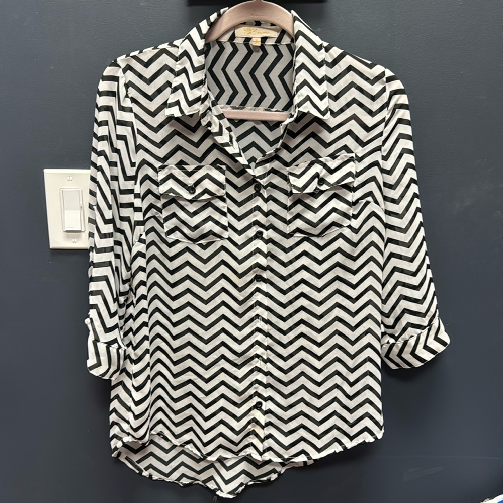 Chiffon graphic chevron print blouse